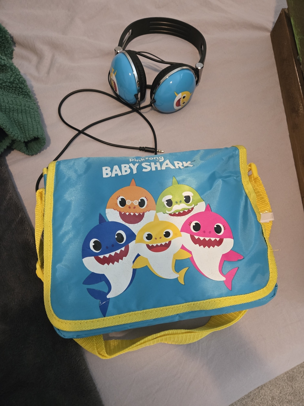 Portable Kids DVD Player in Bright Turquoise with Yellow Strap - Picture 2 of 2
